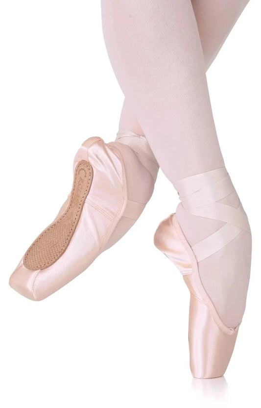 R CLASS 'R 32 Pointe Shoe'